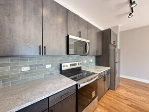 2100 W 18th Pl in Chicago, IL - Building Photo - Building Photo