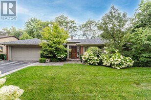 96 Laurentide Dr in Toronto, ON - Building Photo