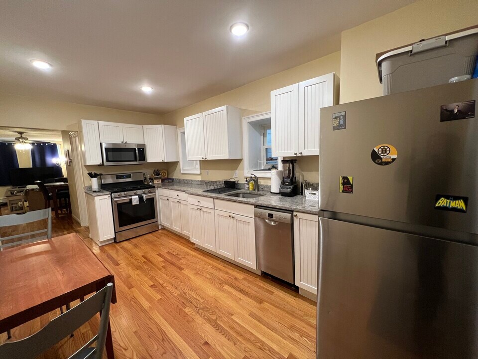 41 Cross St, Unit A in Somerville, MA - Building Photo