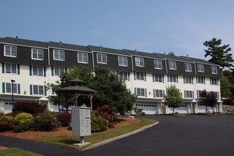Cedarwood Estates Condominiums in Middleton, MA - Foto de edificio - Building Photo