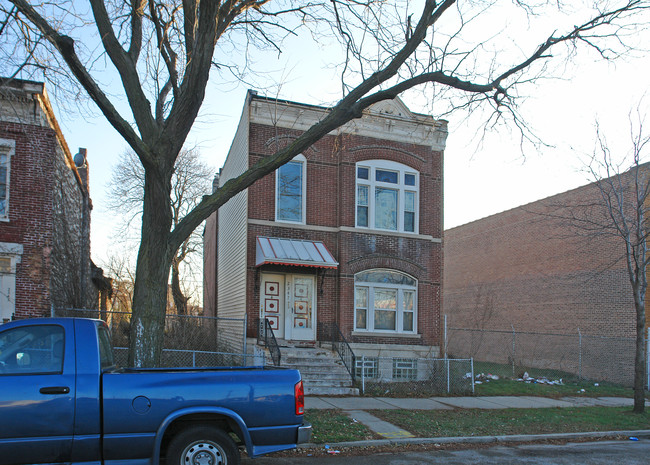 2347 W Maypole Ave in Chicago, IL - Building Photo - Building Photo