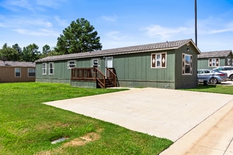 2825 Primera Rd in Tyler, TX - Foto de edificio - Building Photo