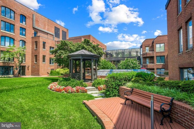 1080 Wisconsin Ave NW in Washington, DC - Building Photo - Building Photo