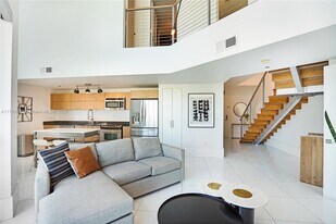 350 S Miami Ave, Unit 713 in Miami, FL - Building Photo