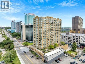 75 Riverside Dr E in Windsor, ON - Building Photo