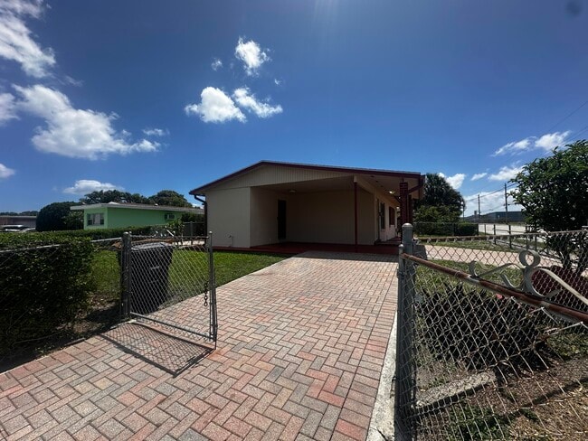 3500 Lake Ave in West Palm Beach, FL - Building Photo - Building Photo