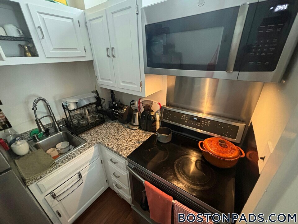 429 Marlborough St in Boston, MA - Building Photo