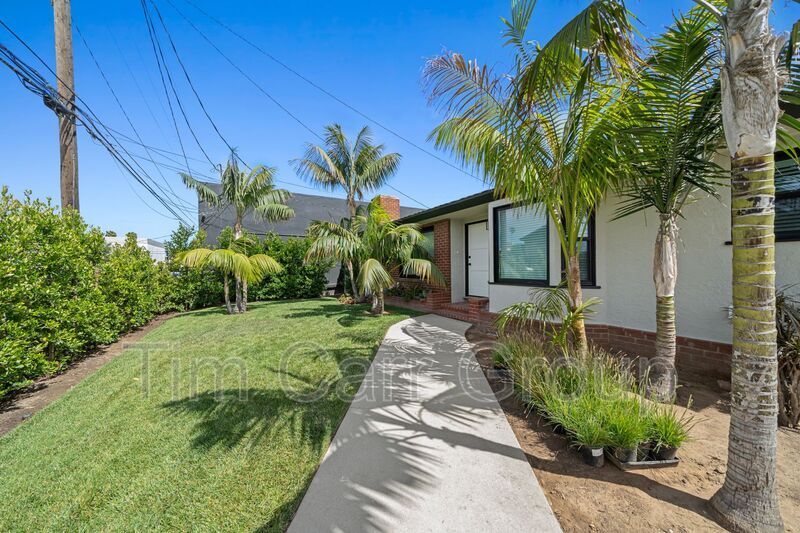 128 Rochester St in Costa Mesa, CA - Building Photo