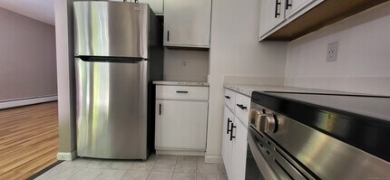1730 Farmington Ave in Farmington, CT - Building Photo - Building Photo