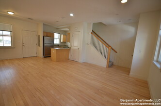 108 2nd St, Unit 2 in Cambridge, MA - Building Photo - Building Photo