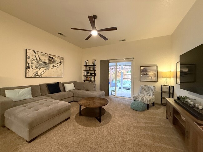 1574 Kona Dr in Chico, CA - Building Photo - Building Photo