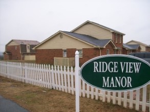 Ridge View Manor Apartments in Cumming, GA - Foto de edificio - Building Photo