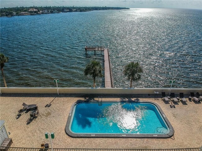 7100 Sunshine Skyway Ln S, Unit 403 in St. Petersburg, FL - Foto de edificio - Building Photo