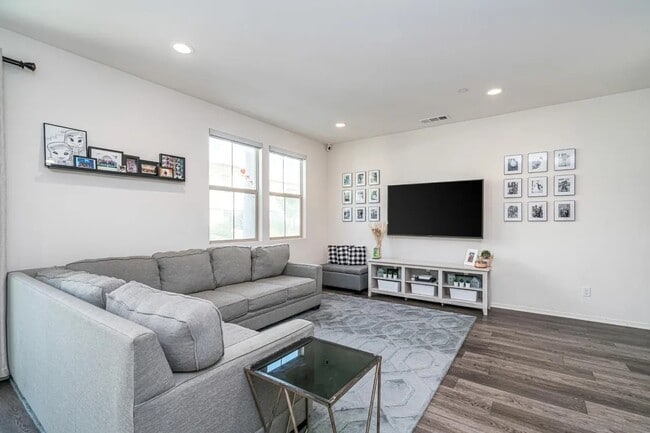1911 Paseo Mandarina in Chula Vista, CA - Building Photo - Building Photo
