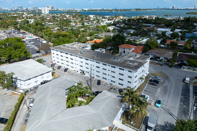 Longwood House Condominium in North Miami, FL - Building Photo - Building Photo