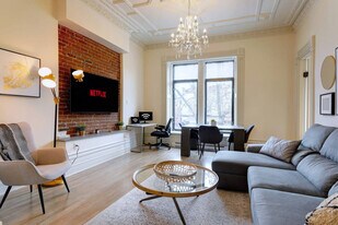 3831 R. Saint-Denis in Montréal, QC - Building Photo