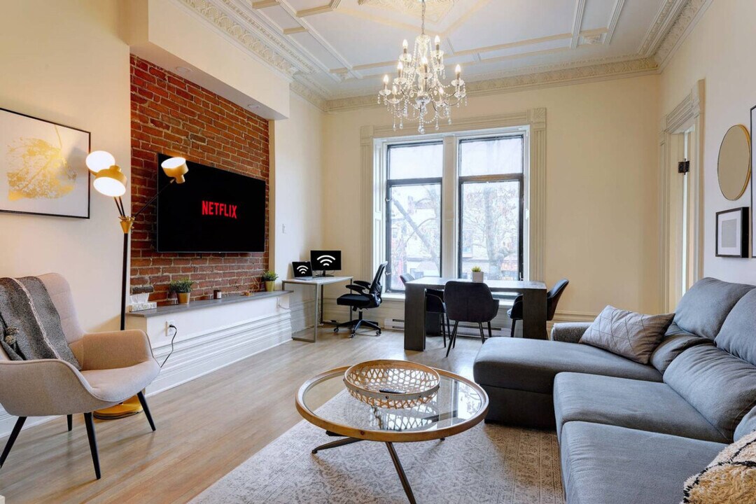 3831 R. Saint-Denis in Montréal, QC - Building Photo