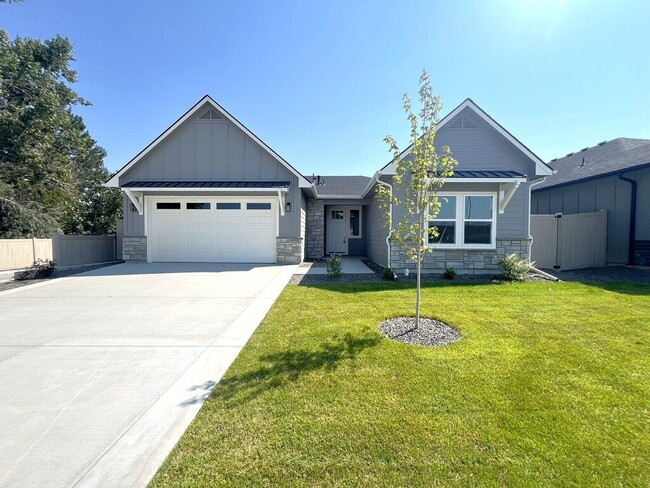 2282 S Hurd Ave
