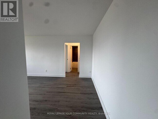 135 Tyndall Ave in Toronto, ON - Building Photo - Building Photo
