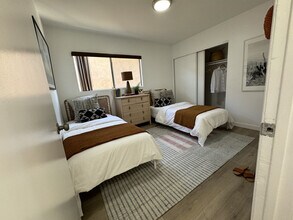 1286 W Adams Blvd in Los Angeles, CA - Building Photo - Building Photo