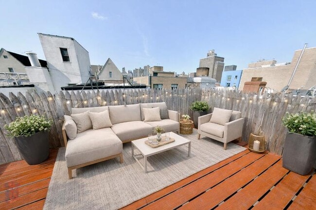 314 E 106th St in New York, NY - Foto de edificio - Building Photo