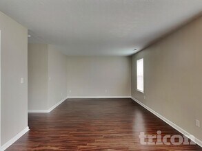 1621 Bridgecreek Crossing in Greenwood, IN - Building Photo - Building Photo