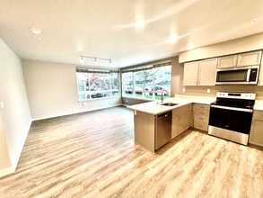 2330 Yakima Ct in Tacoma, WA - Building Photo - Building Photo