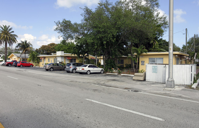 Mass Apartments in North Miami, FL - Foto de edificio - Building Photo