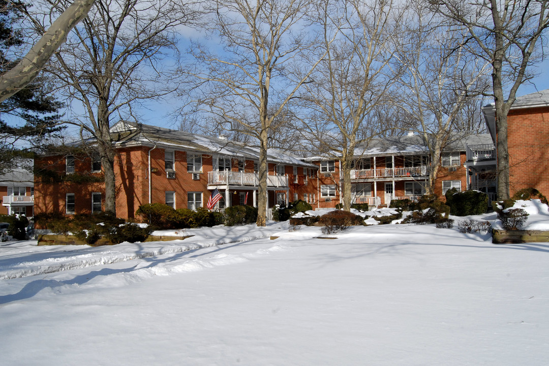 Lindsley Arms Apartments in Morristown, NJ - Building Photo