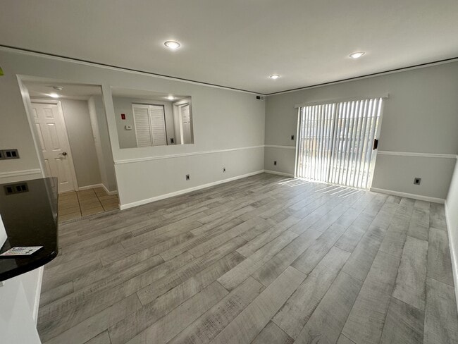 303 N Caroline Pl in Dover, DE - Foto de edificio - Building Photo