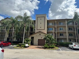 901 SW 141st Ave in Pembroke Pines, FL - Building Photo