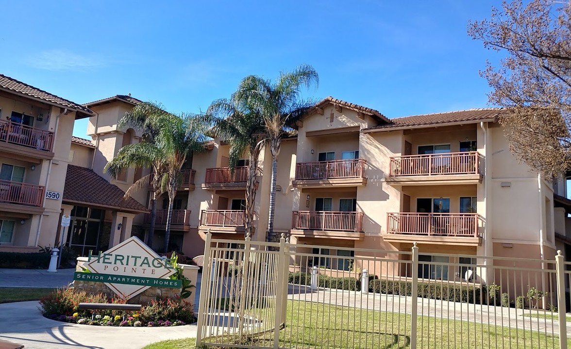 Heritage Pointe (55+ Senior Community) in Rancho Cucamonga, CA - Foto de edificio