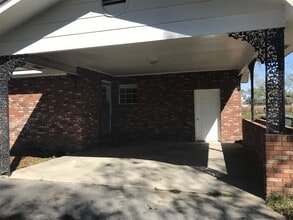 211 Abbie Ln in Glennville, GA - Building Photo - Building Photo