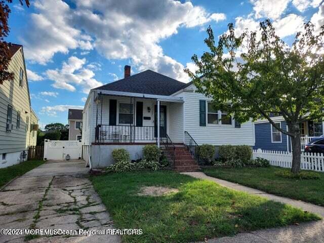 321 16th Ave in Belmar, NJ - Building Photo