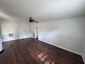 2229 E Welch Rd in Apopka, FL - Building Photo - Building Photo