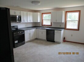 586 Martin Rd, Unit upper in Buffalo, NY - Building Photo