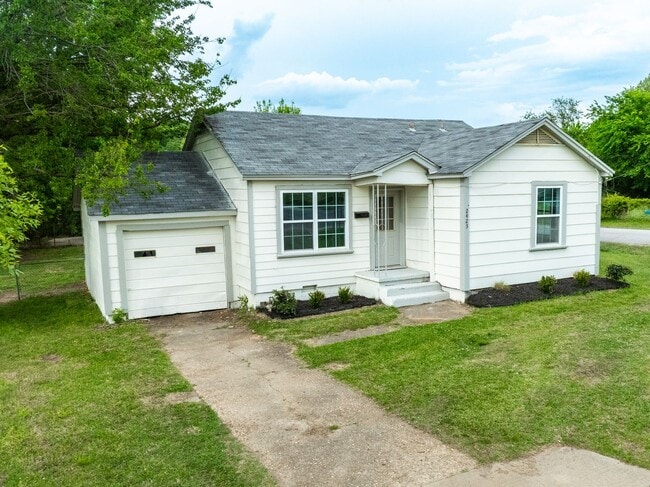 2423 Phoenix Ave in Fort Smith, AR - Building Photo - Building Photo