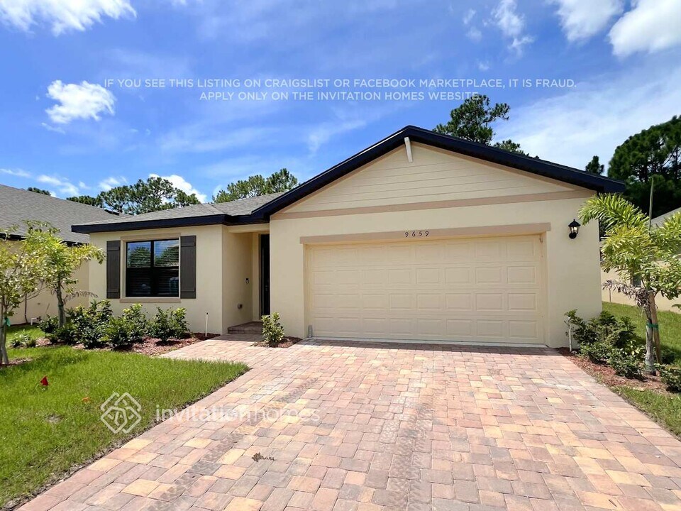 9659 Seaspray Dr in Fort Pierce, FL - Building Photo