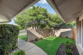 7426 Woodthrush Dr in Dallas, TX - Building Photo - Building Photo