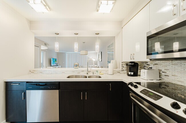 601 N Ocean Blvd-Unit -102 in Boca Raton, FL - Building Photo - Building Photo