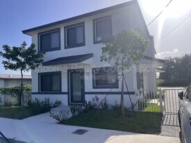 21230 SW 119th Ave in Miami, FL - Building Photo