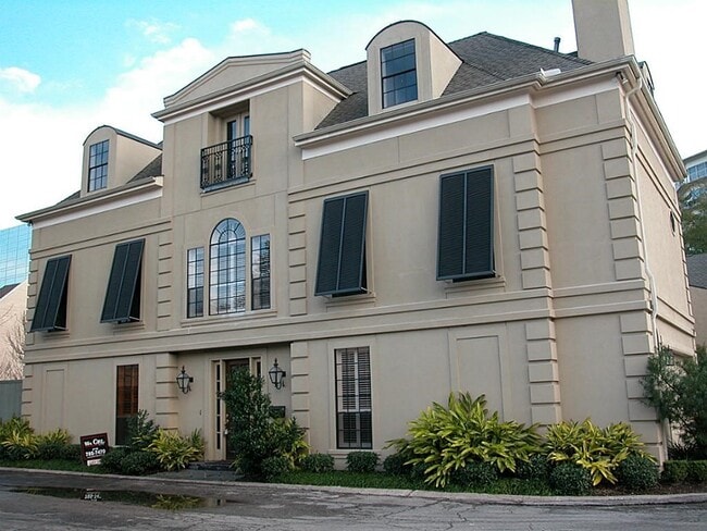 property at 516 S Post Oak Ln