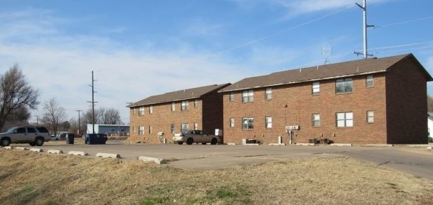 213 E Hemlock Ave in Enid, OK - Building Photo