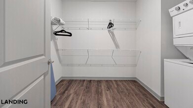 2165 Nolensville Pk, Unit 2-118 in Nashville, TN - Foto de edificio - Building Photo