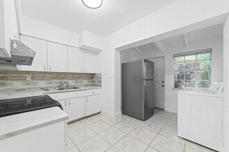 17380 NE 4th Pl in North Miami Beach, FL - Building Photo - Building Photo