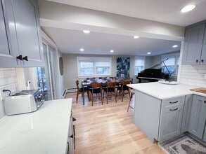 83 Rockridge Rd in Waltham, MA - Foto de edificio - Building Photo