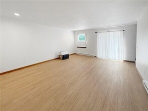 15-15 Greene Ct in Westerly, RI - Building Photo - Building Photo