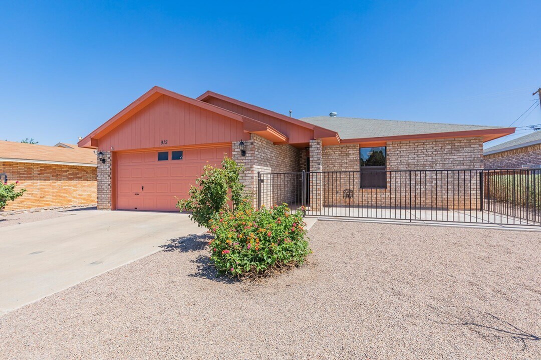 912 Sherwood Dr in Alamogordo, NM - Building Photo