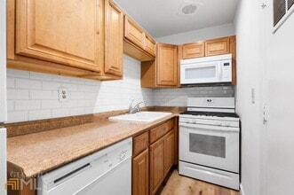 11 Peachtree Hills Ave NE-Unit -A1 in Atlanta, GA - Building Photo - Building Photo