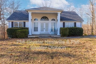 175 Station Dr in Waverly, TN - Building Photo